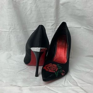 🌹🌹Black and Red Rose heels 🌹🌹
